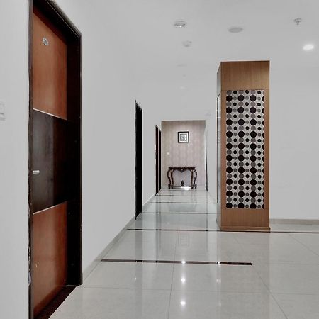 Capital O Rudra Grand Near Kondapur X Road Hotel ภายนอก รูปภาพ