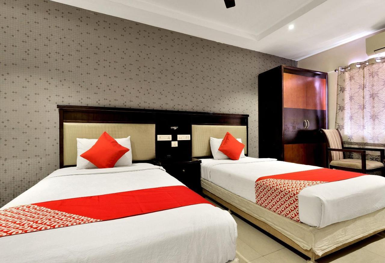 Capital O Rudra Grand Near Kondapur X Road Hotel ภายนอก รูปภาพ