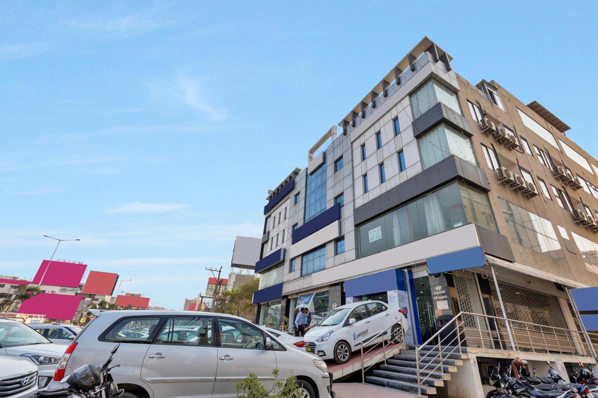 Capital O Rudra Grand Near Kondapur X Road Hotel ภายนอก รูปภาพ